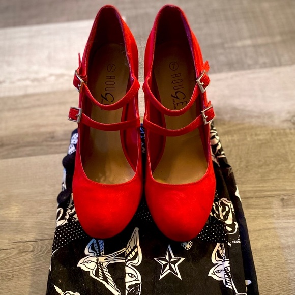 Red Mary Jane Platform Heels- 7 - Picture 1 of 6